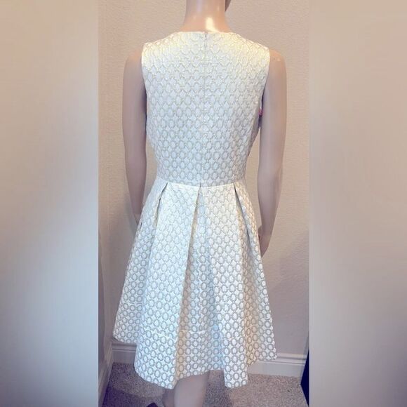 Nwot Eliza J. Gold and cream A-line sleeveless cocktail dress w/ pockets. - Picture 3 of 8